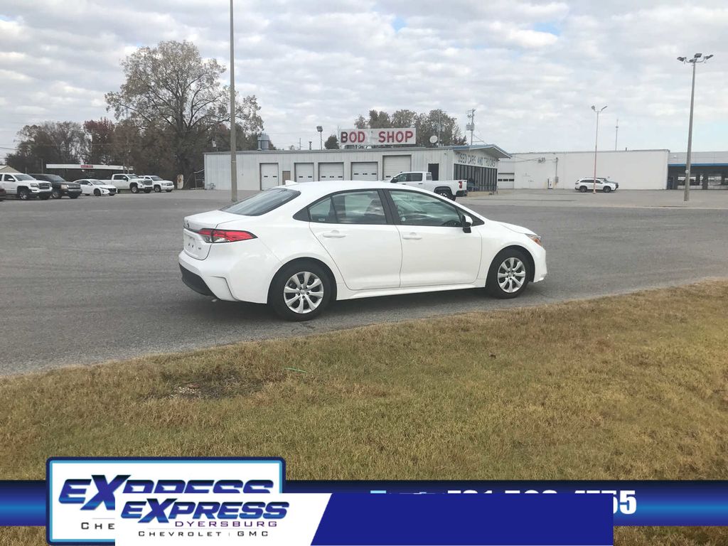 2025 Toyota Corolla LE FWD