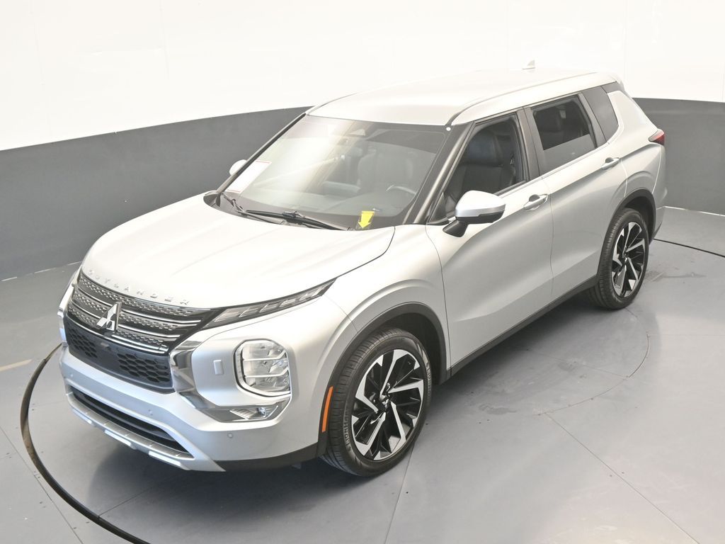 Used 2022 Alloy Silver Metallic Mitsubishi SE image 57