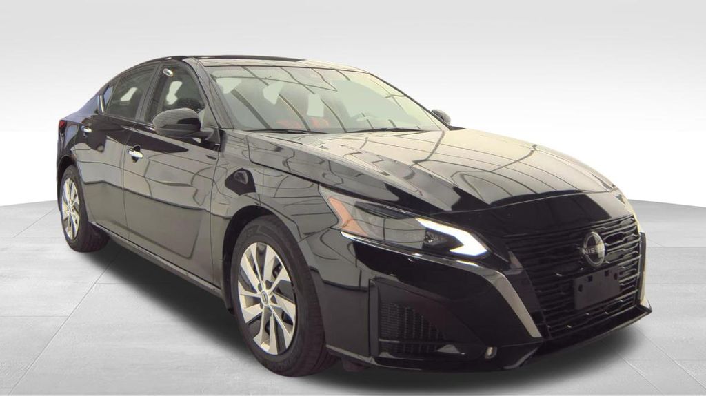 Used 2023 Black Nissan 2.5 S image 4