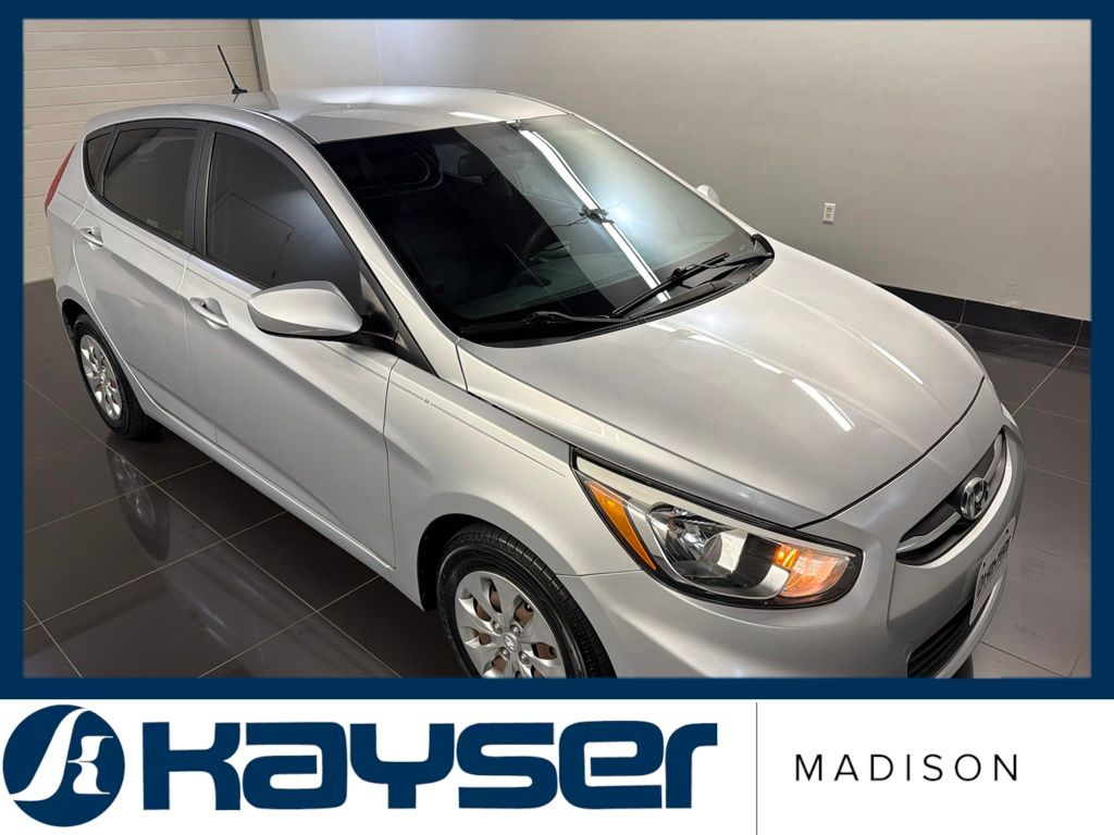  2016 Hyundai Accent SE 4-Door Hatchback FWD   