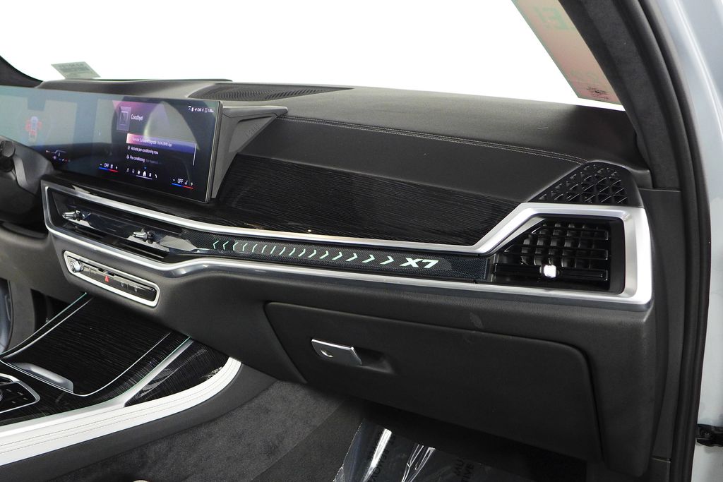Thumbnail: 2024 BMW X7 - 15