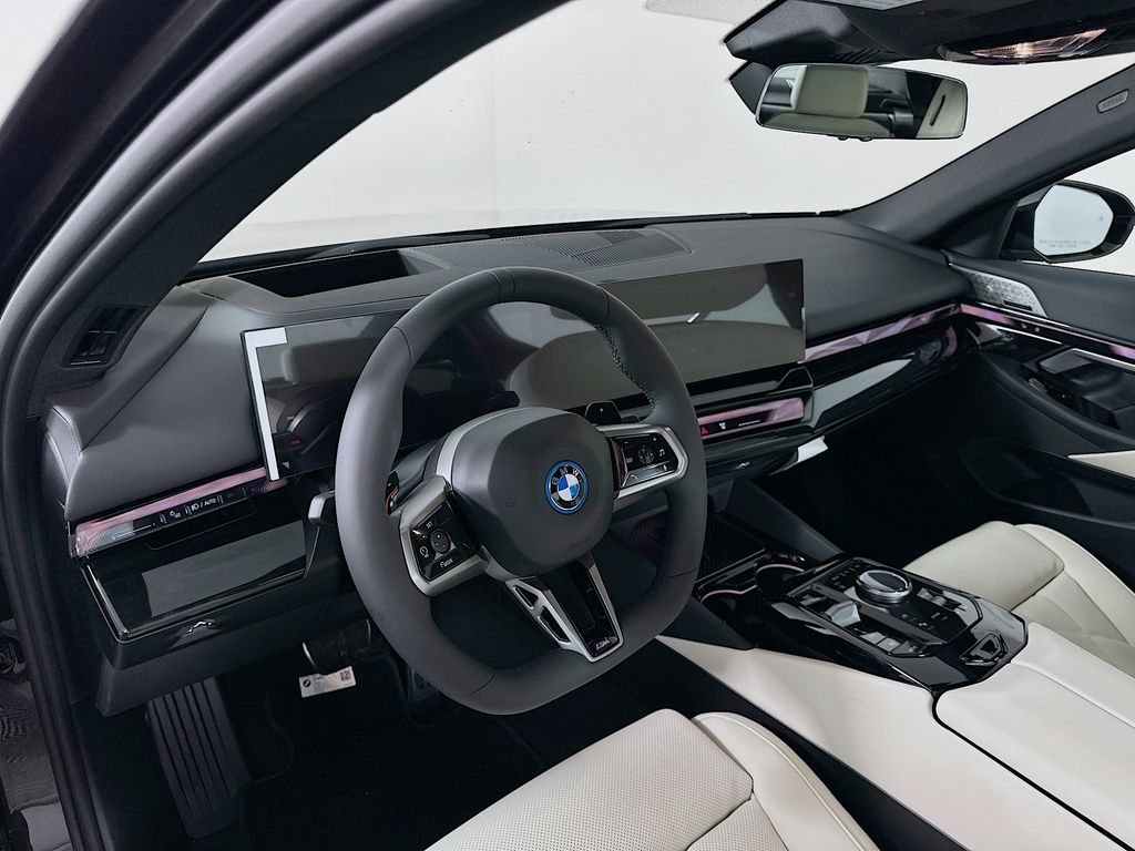 Thumbnail: 2026 BMW 5 Series - 9