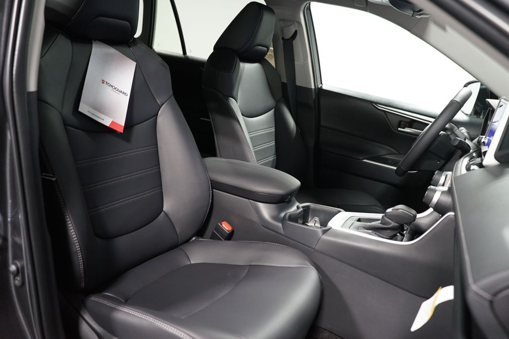 Thumbnail: 2025 Toyota RAV4 - 28