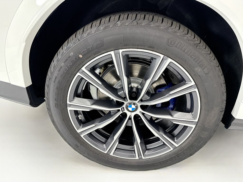 Thumbnail: 2027 BMW X6 - 32
