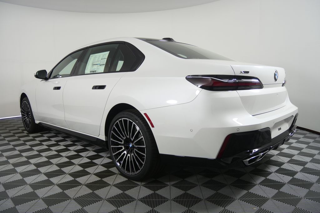 Thumbnail: 2026 BMW 7 Series - 5