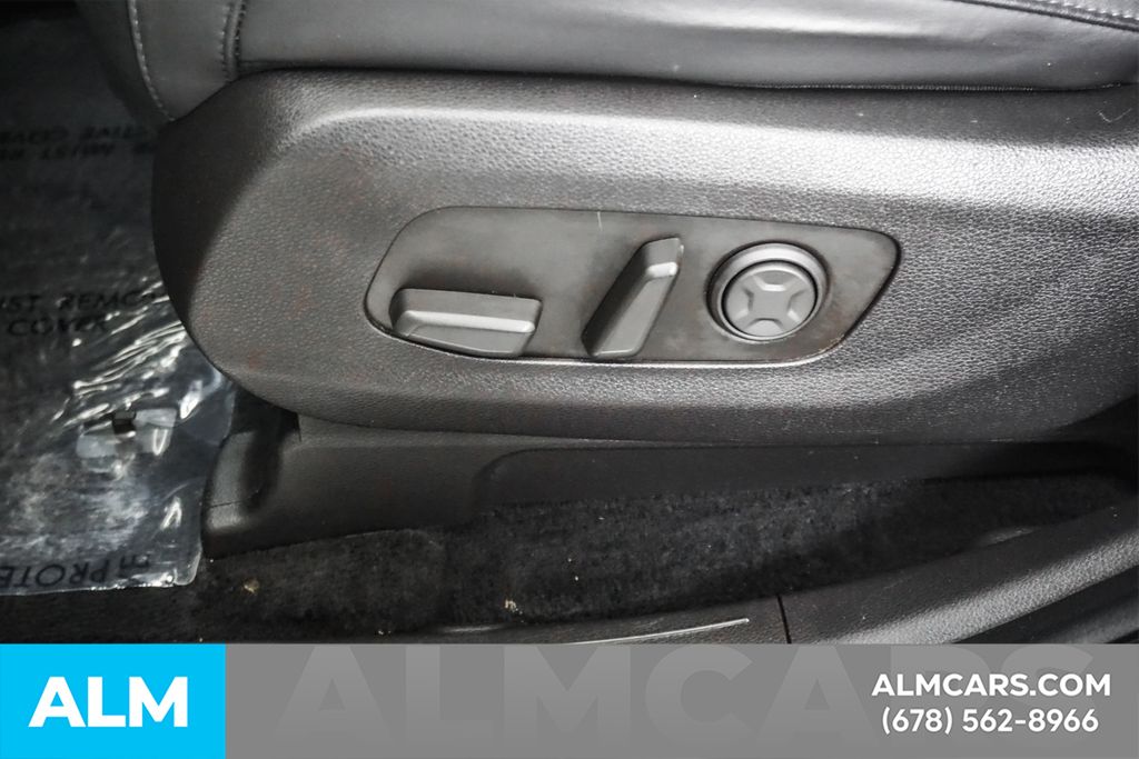 Used 2022 White Kia SX image 30