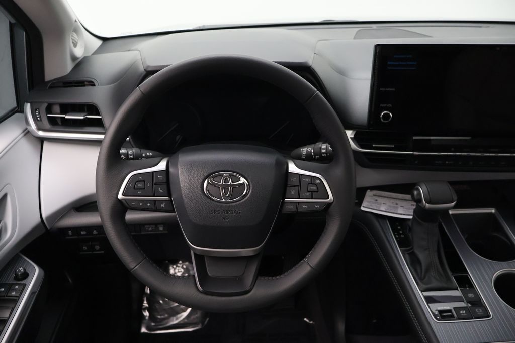 Thumbnail: 2025 Toyota Sienna - 21