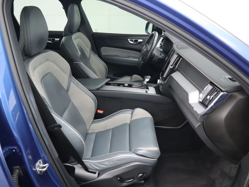 Thumbnail: 2021 Volvo XC60 - 21