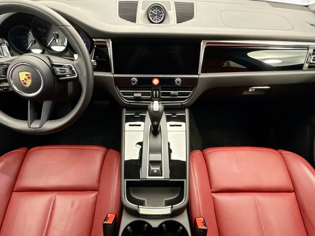 Thumbnail: 2025 Porsche Macan - 16