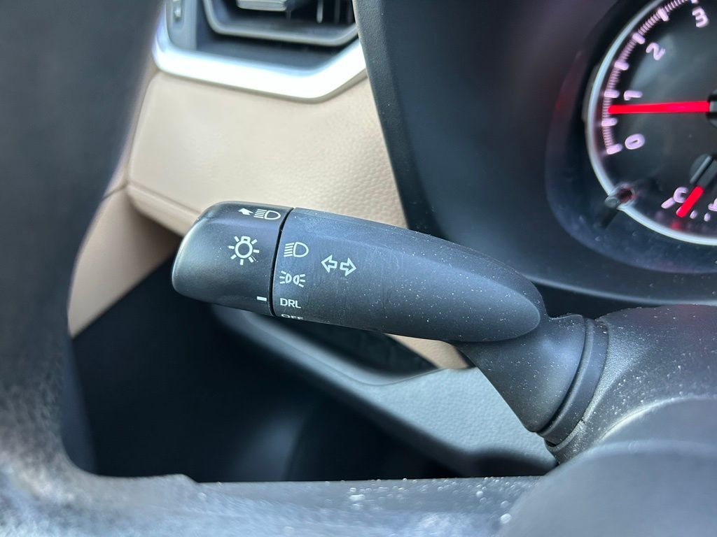 2022 Toyota RAV4 LE 21