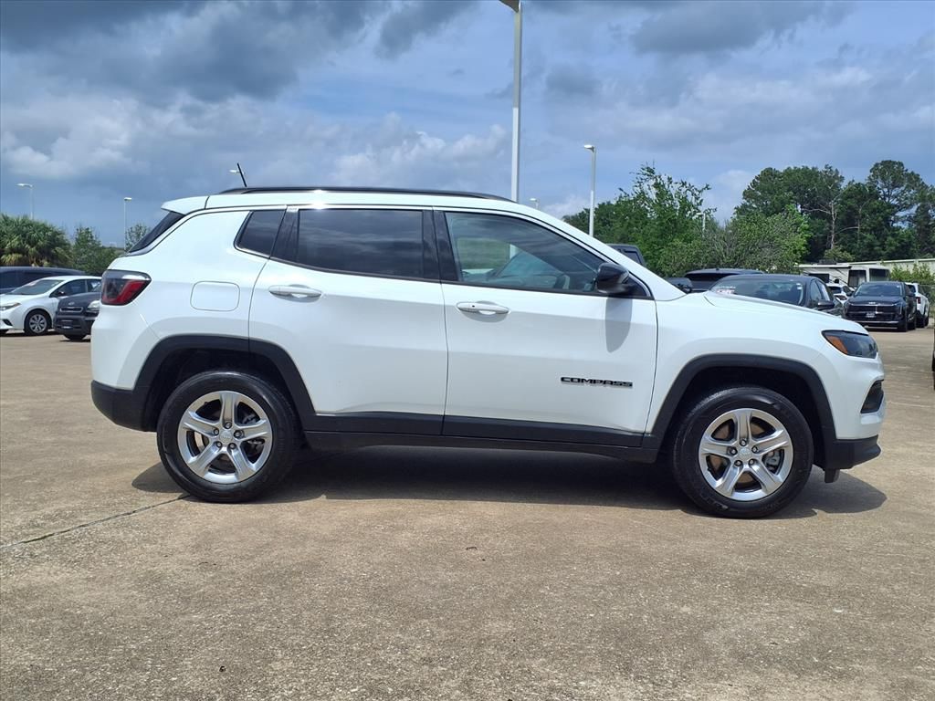 2023 Jeep Compass Latitude White/off-white at Wharton Ford