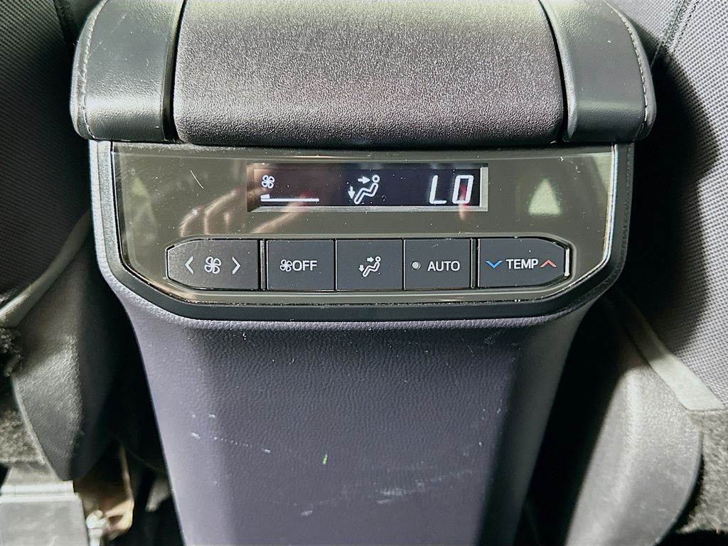 2023 Toyota Highlander L 24