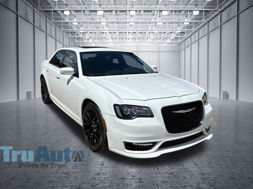 Bright White Clearcoat 2018 Chrysler 300 Sedan Rear-Wheel Drive 8-Speed Automatic