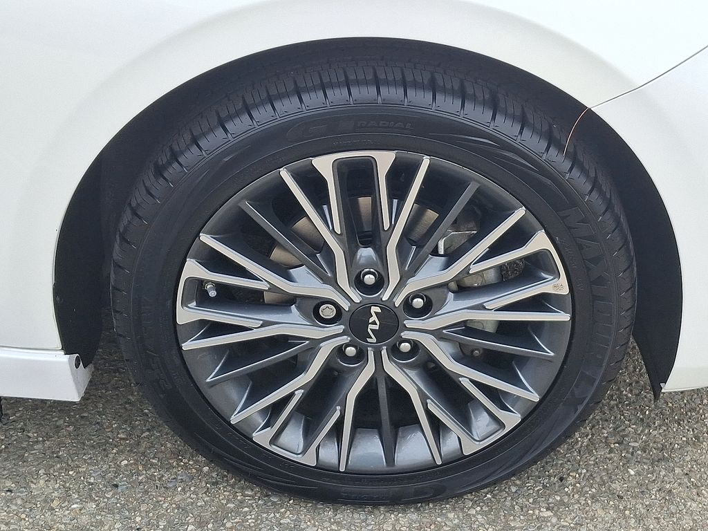 Thumbnail: 2023 Kia Forte - 8