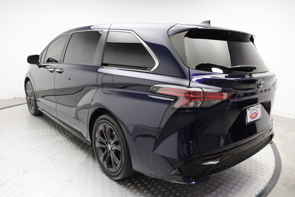 2022 Toyota Sienna XSE 11