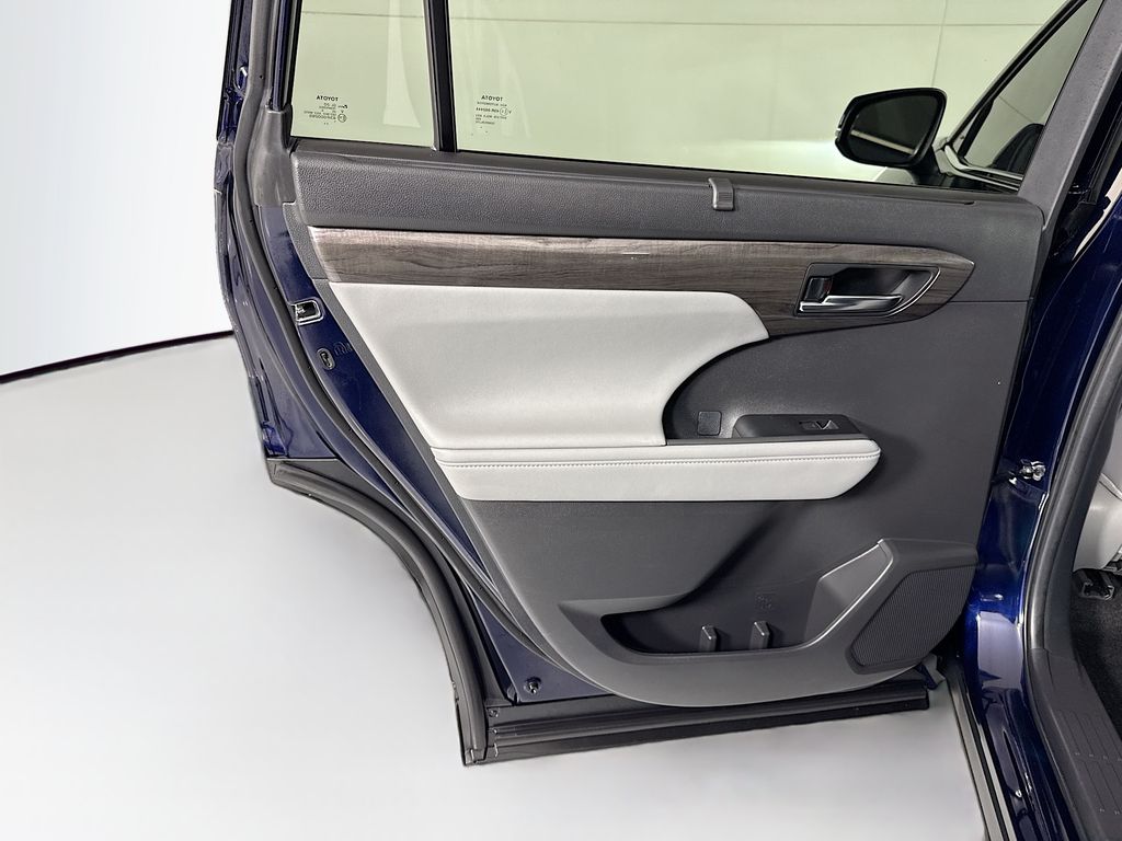 Thumbnail: 2024 Toyota Highlander - 26