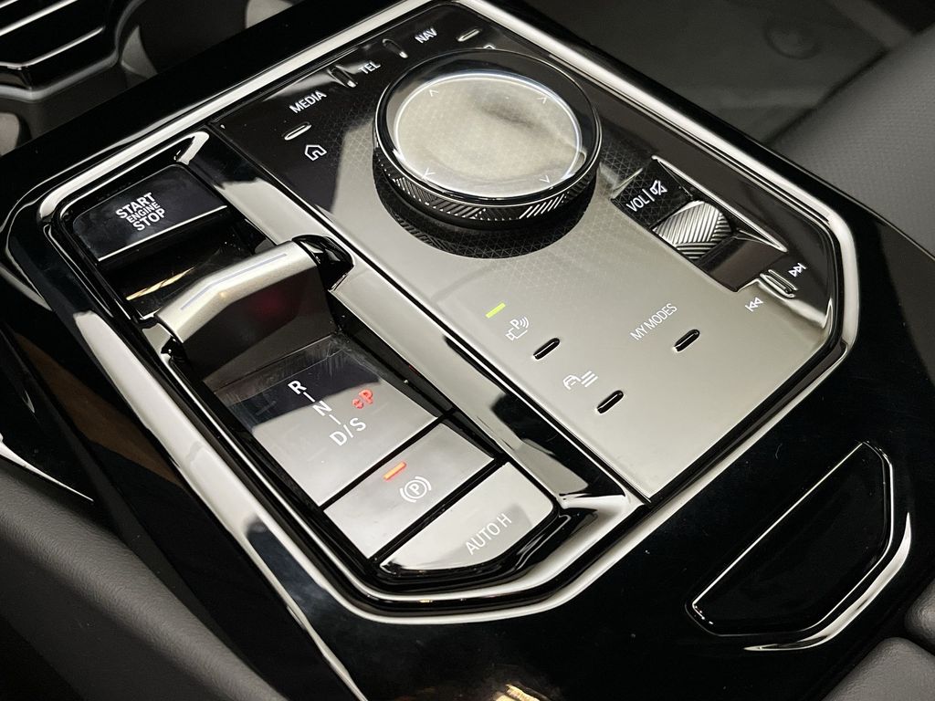 Thumbnail: 2025 BMW 5 Series - 20