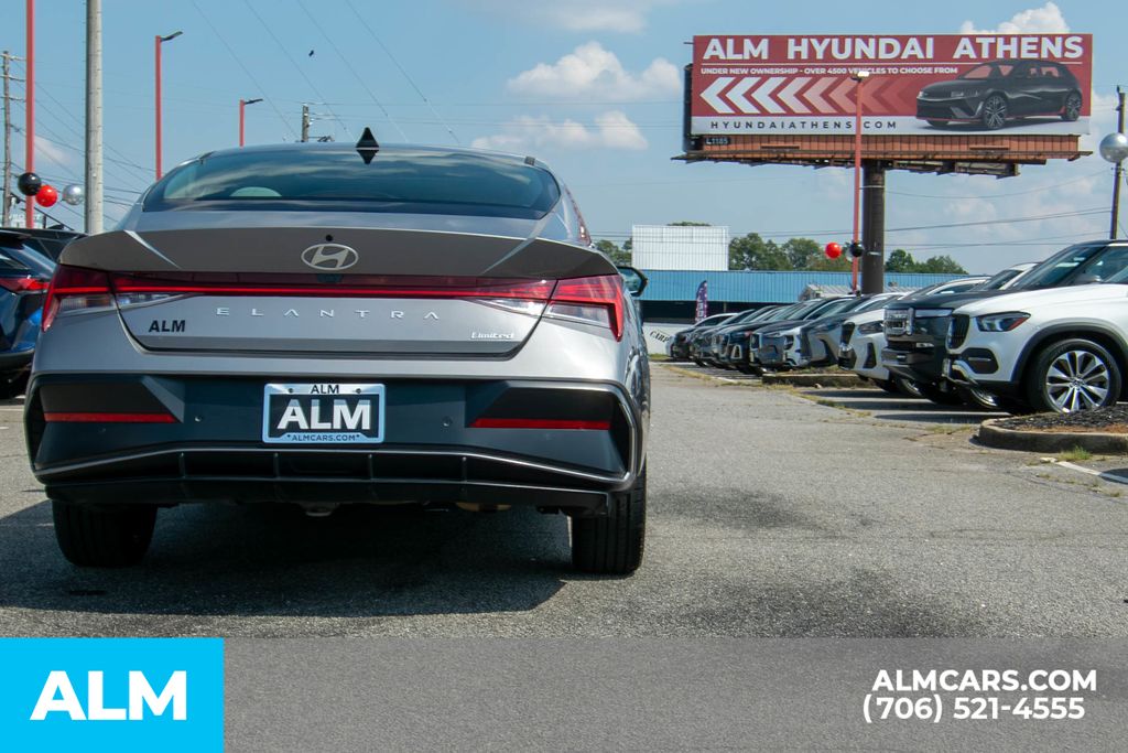 2024 Hyundai Elantra Limited photo 5