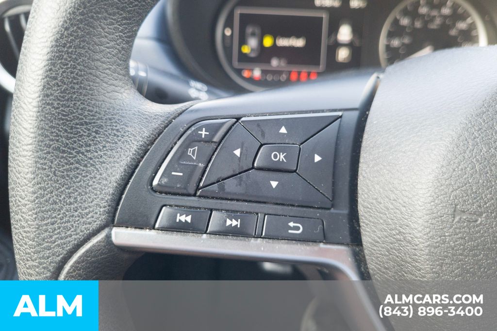2023 Nissan Versa 1.6 SV photo 10