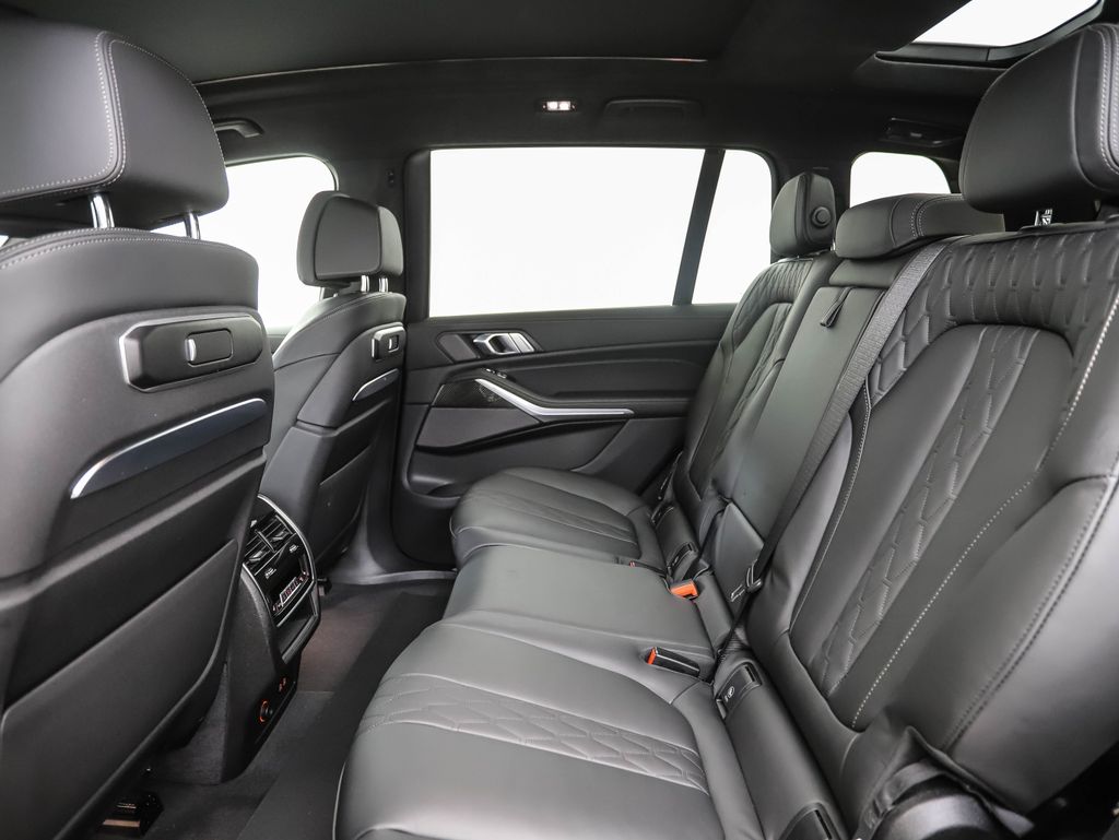 Thumbnail: 2025 BMW X7 - 21