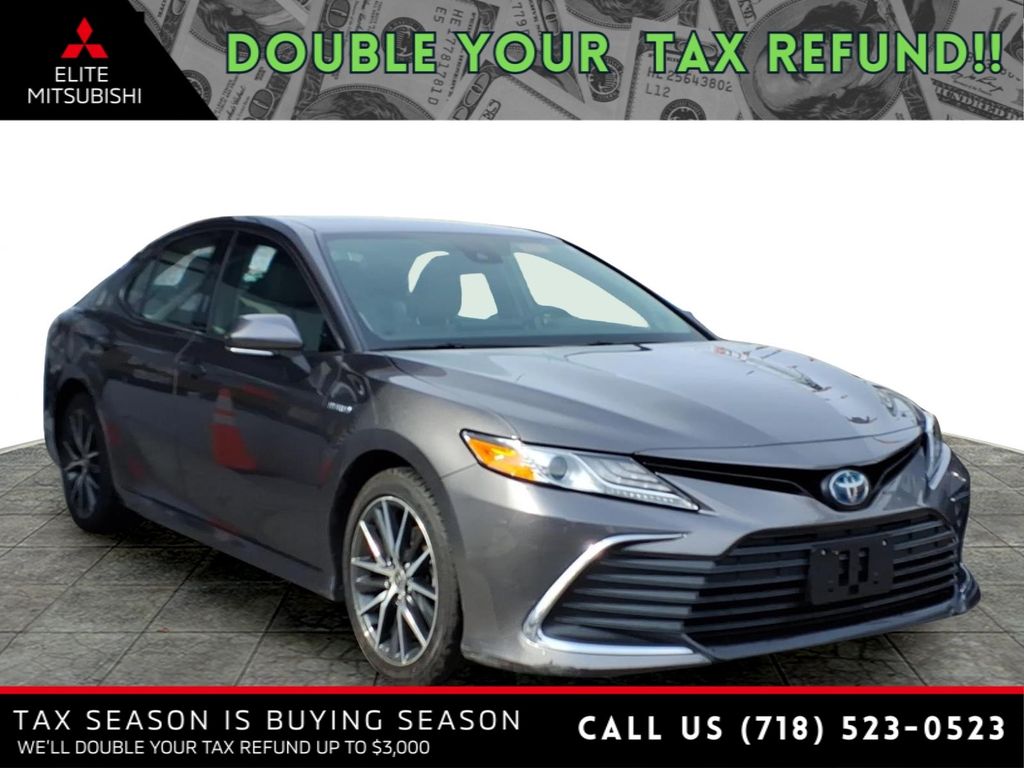 2021 Toyota Camry Hybrid XLE