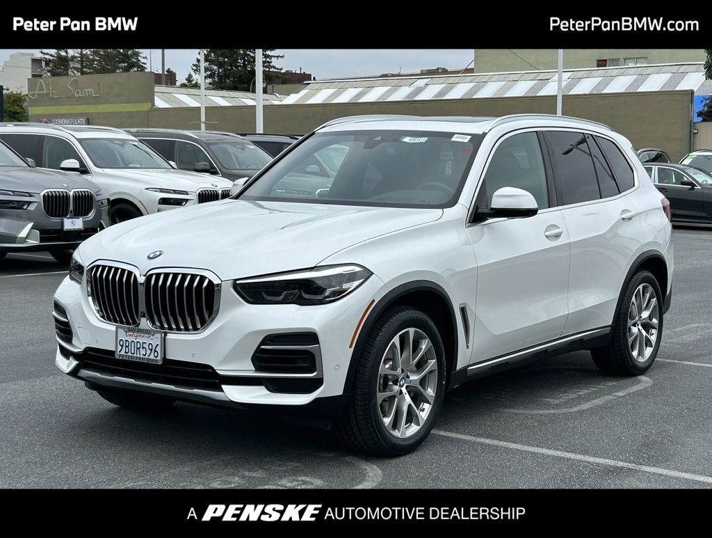 2022 BMW X5 xDrive40i Hero Image