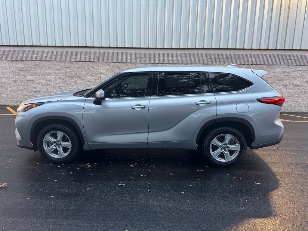 2021 Toyota Highlander L 2