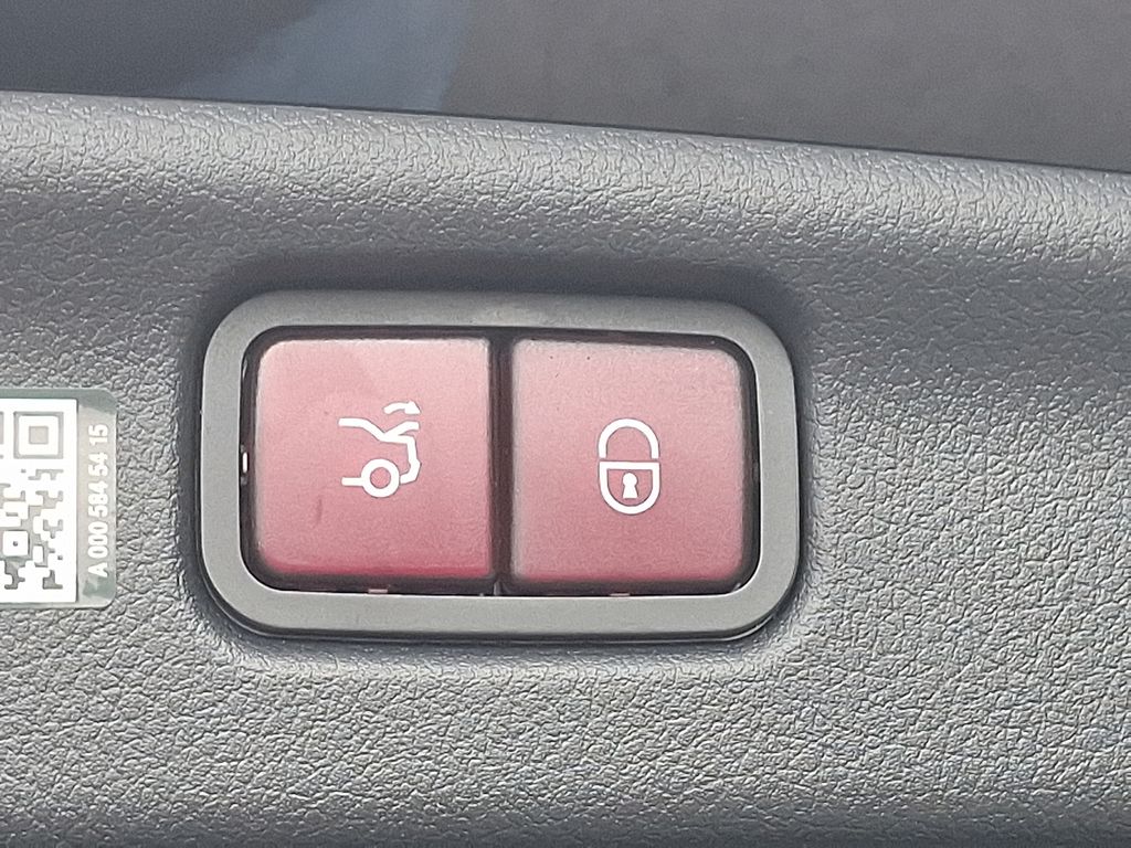 Thumbnail: 2025 Mercedes-Benz C-Class - 29