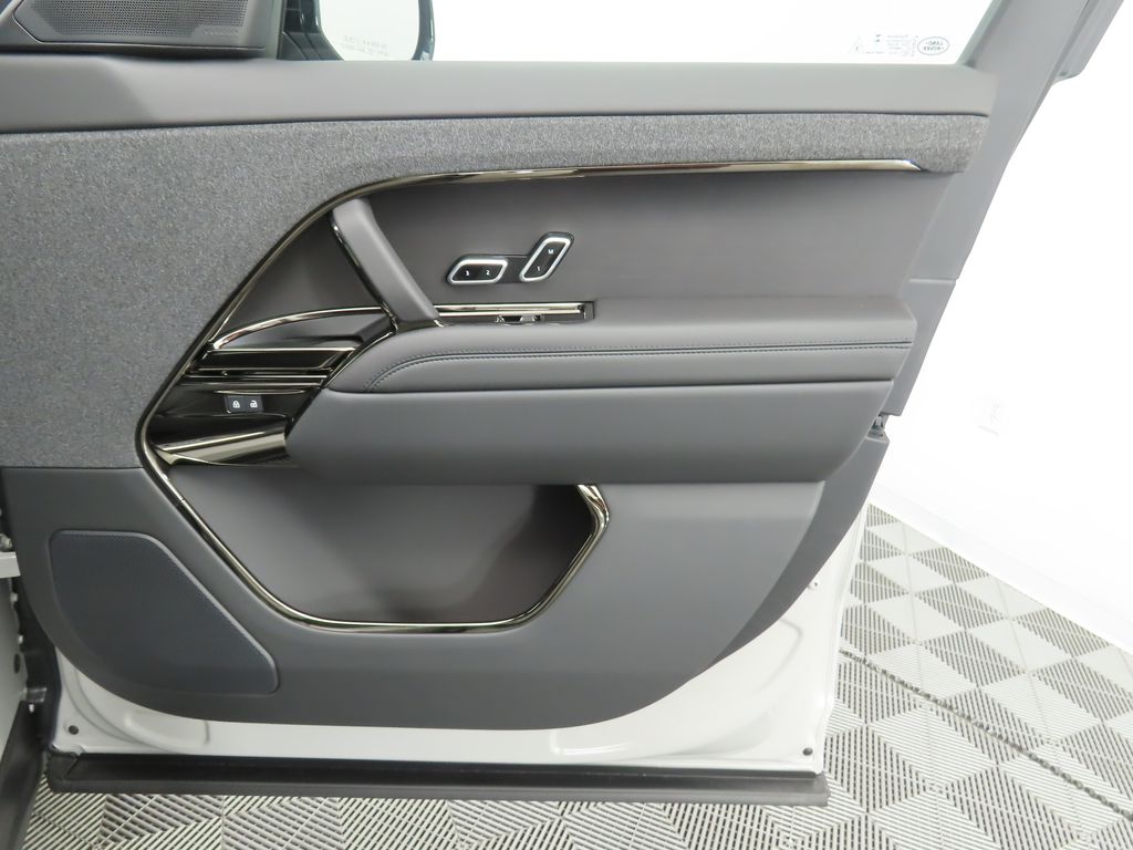 Thumbnail: 2025 Land Rover Range Rover Sport - 25