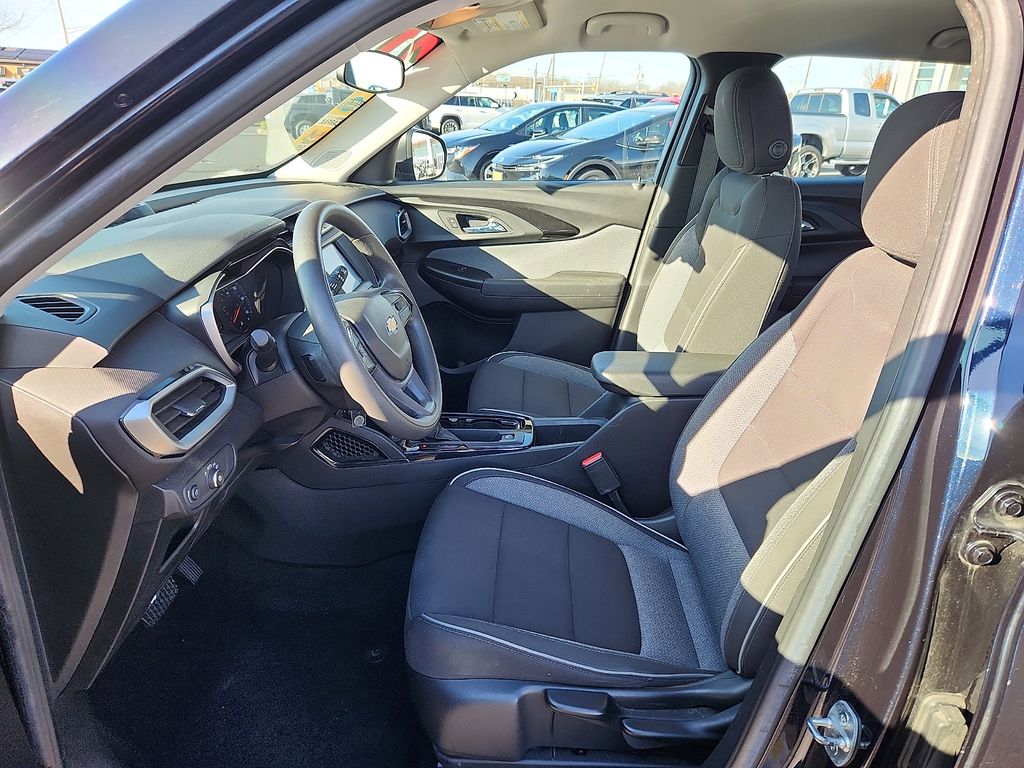 Thumbnail: 2021 Chevrolet TrailBlazer - 14