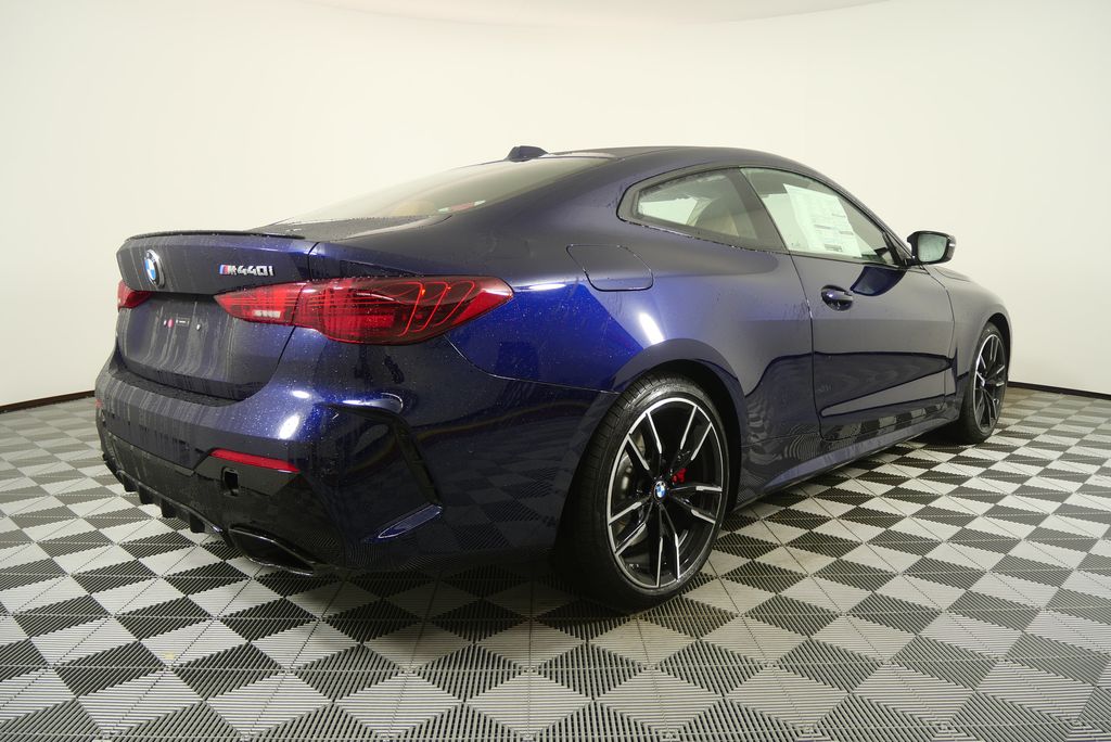 Thumbnail: 2026 BMW 4 Series - 3