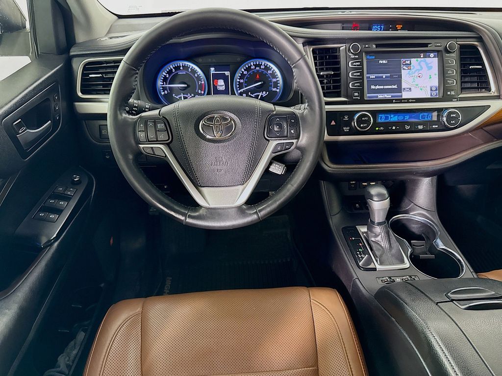 Thumbnail: 2019 Toyota Highlander - 23