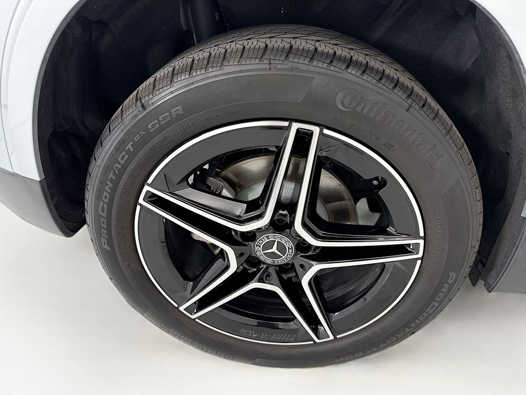 Used 2025 Silver Mercedes-Benz GLA 250 image 33