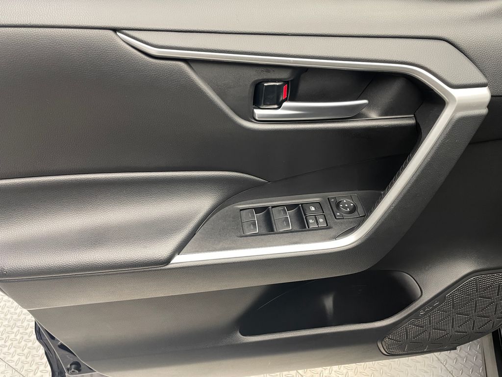 2023 Toyota RAV4 XLE 9