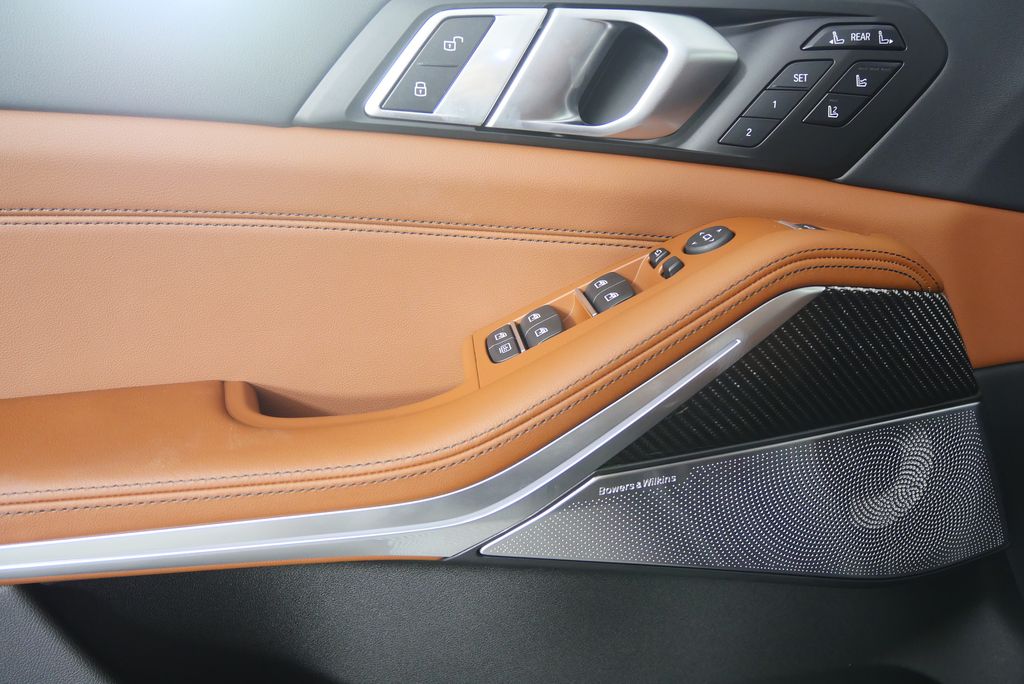 Thumbnail: 2026 BMW X7 - 9