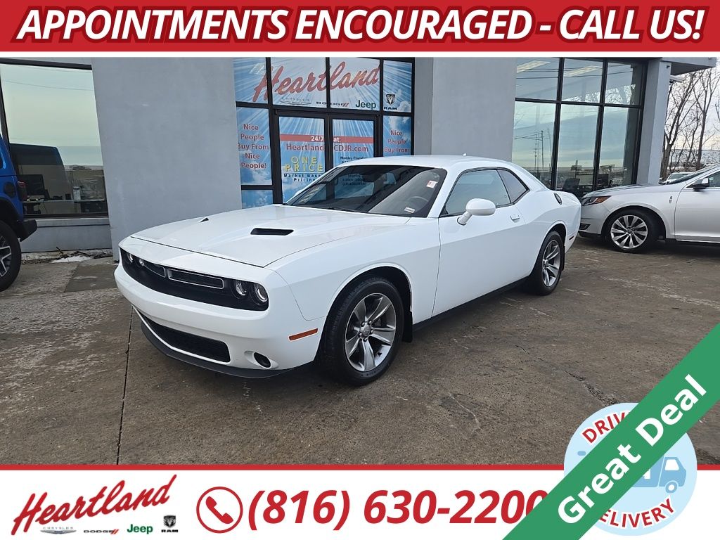 2015 Dodge Challenger SXT RWD