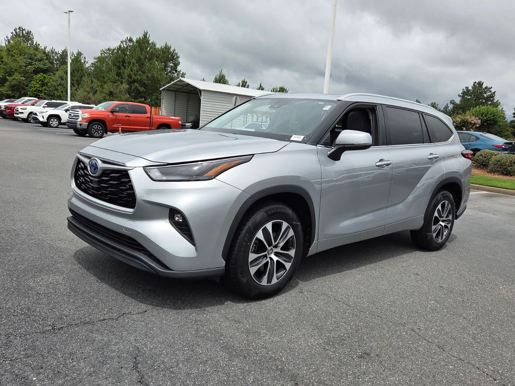 Used 2022 Toyota Highlander Hybrid SUV