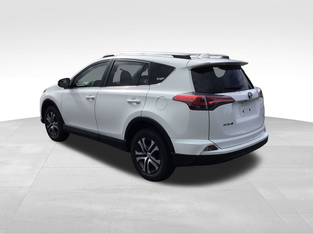 Thumbnail: 2018 Toyota RAV4 - 4