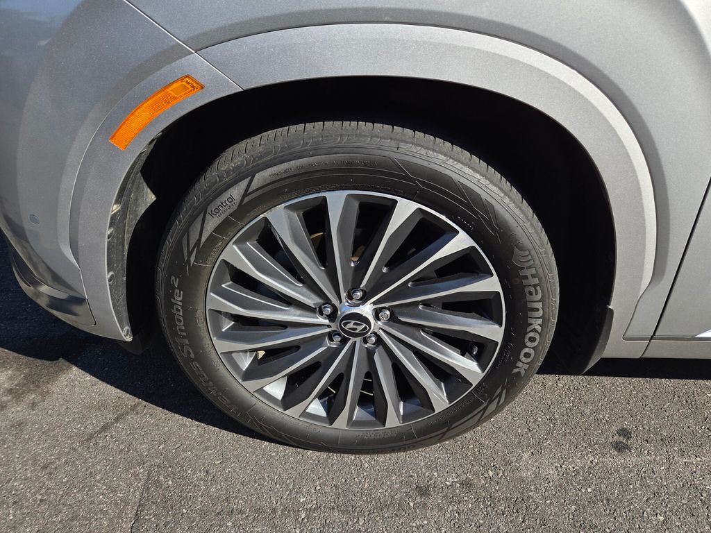 Used 2023 Silver Hyundai Calligraphy image 3