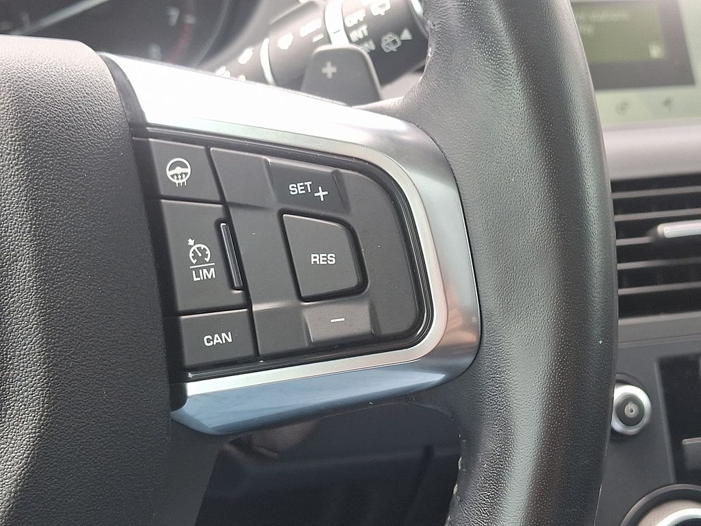 Thumbnail: 2018 Land Rover Discovery Sport - 15