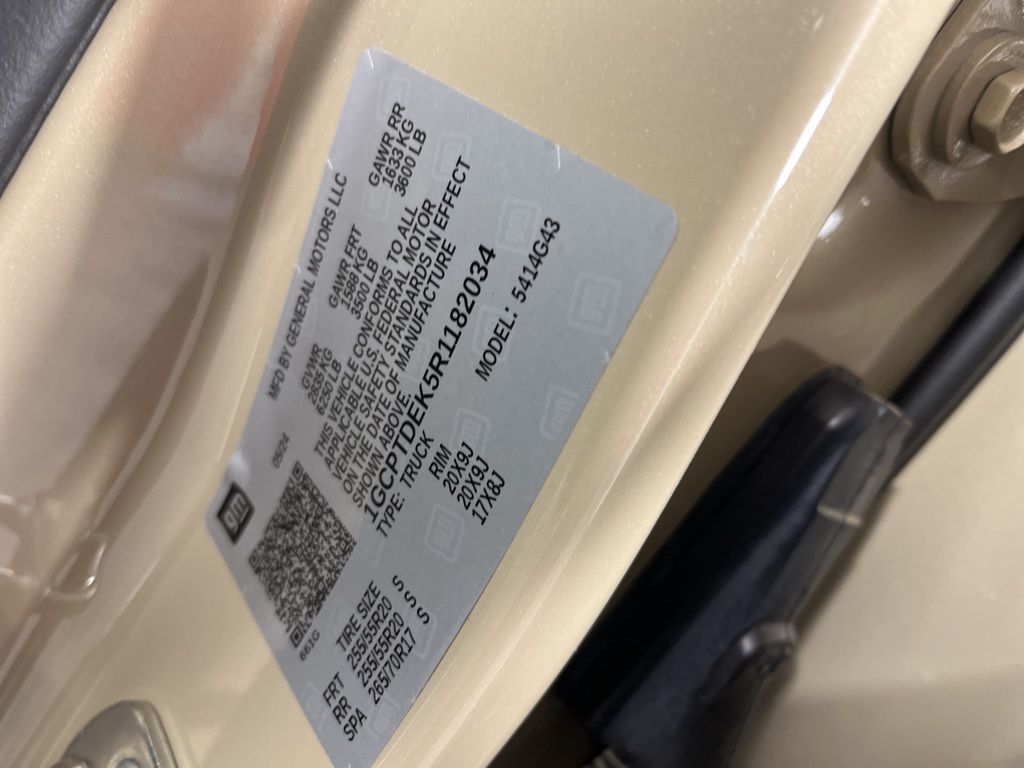 Thumbnail: 2024 Chevrolet Colorado - 23