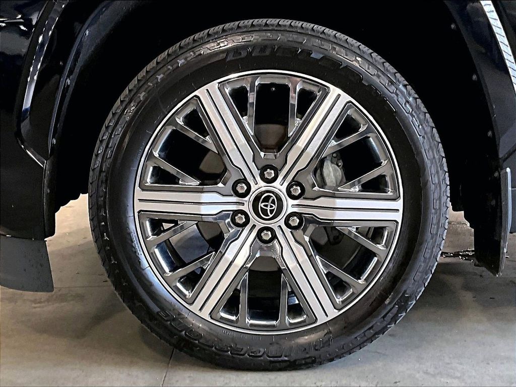 2024 Toyota Sequoia — photo 7