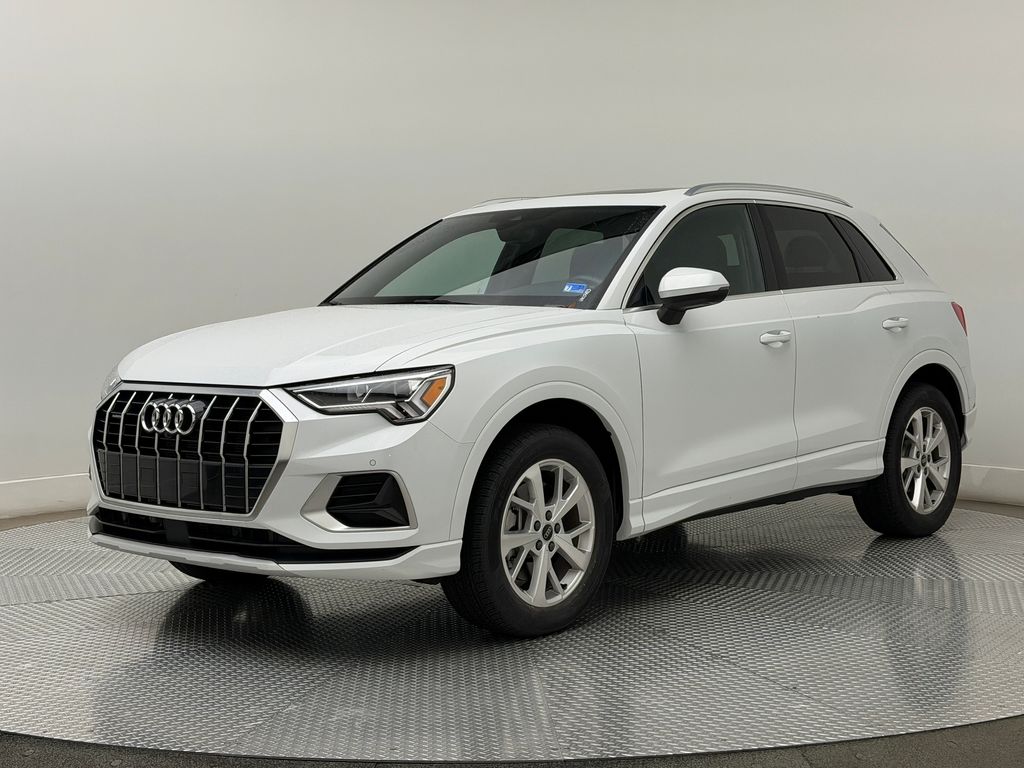 Thumbnail: 2023 Audi Q3 - 4
