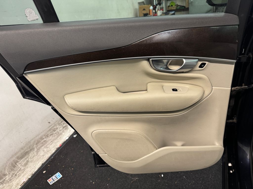 2019 Volvo XC90 T5 Momentum