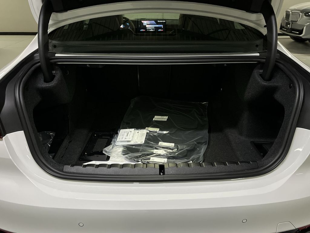 Thumbnail: 2025 BMW 4 Series - 24