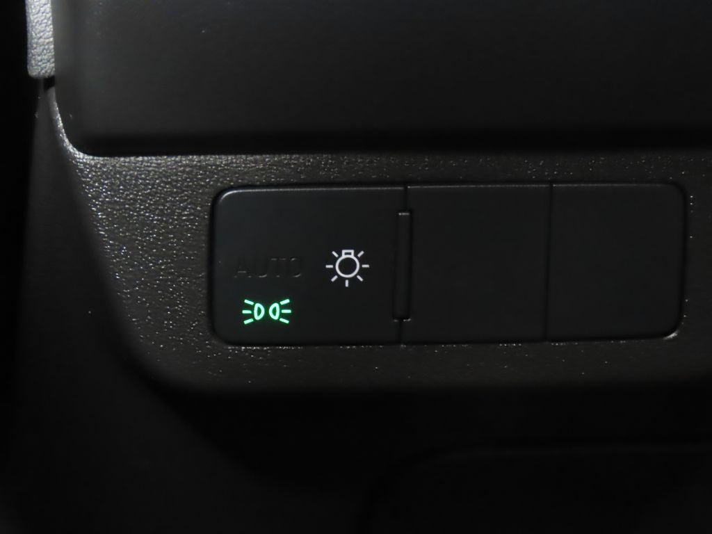 Thumbnail: 2023 Audi Q4 e-tron - 20