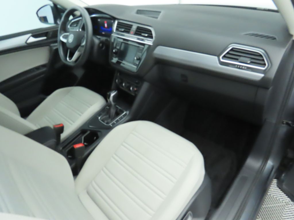 Thumbnail: 2022 Volkswagen Tiguan - 17