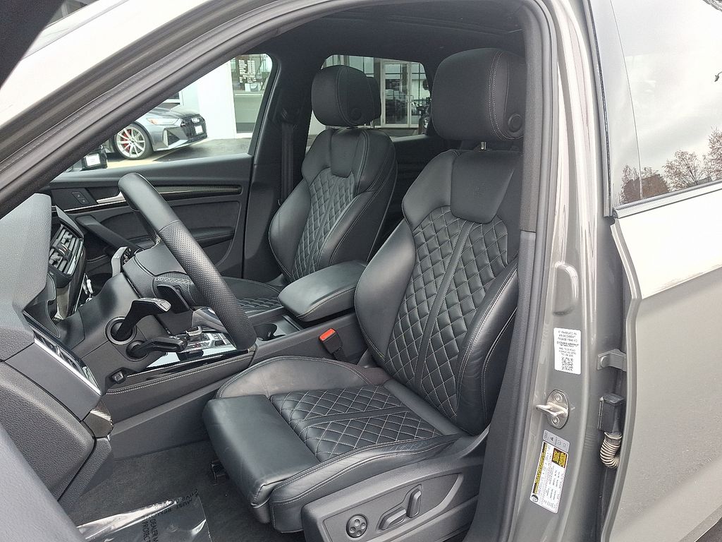 Thumbnail: 2023 Audi SQ5 - 13