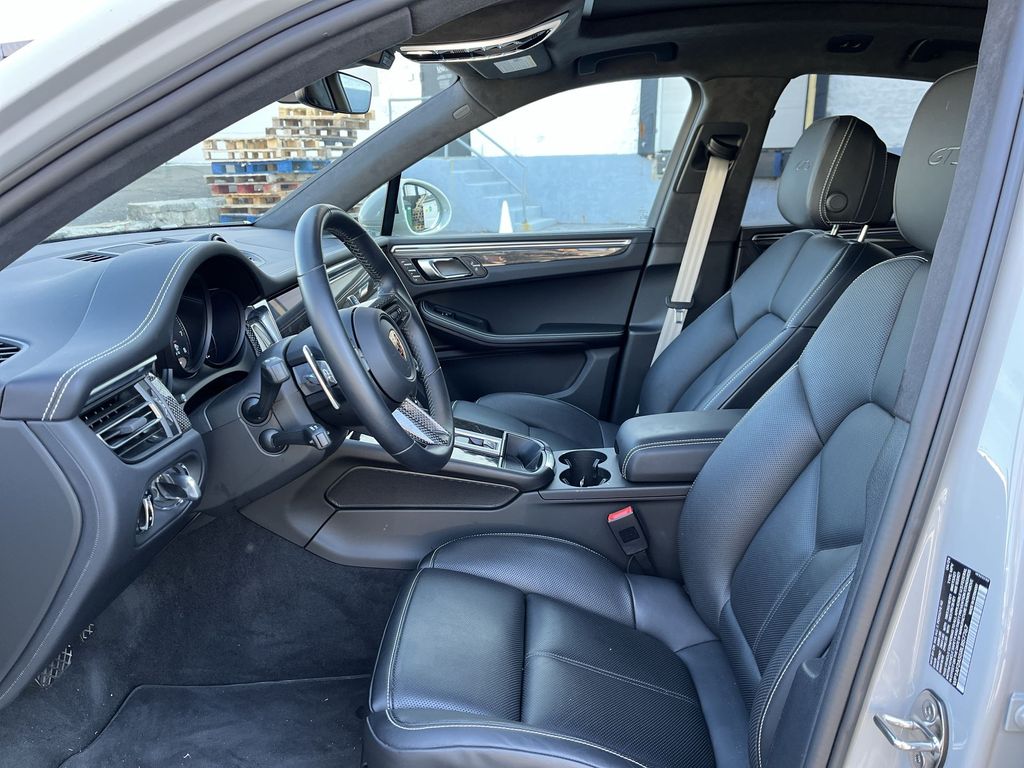 Thumbnail: 2024 Porsche Macan - 11