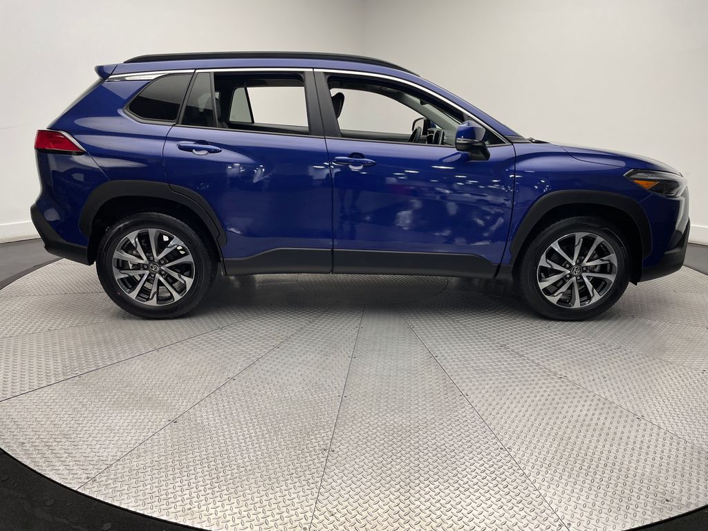 2024 Toyota Corolla Cross XLE 4